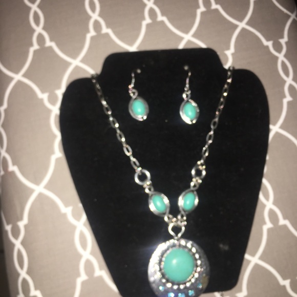 Costume turquoise colored necklace  in white metal - Picture 2 of 2